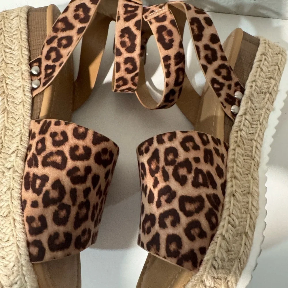 SODA Open Toe Buckle Ankle Strap cheetah Espadrilles Platform wedge size 8